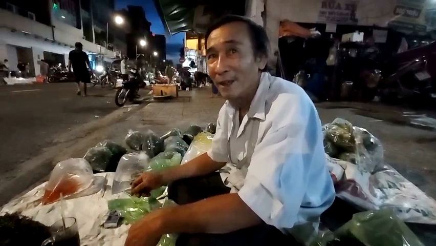 Bò lê soi đèn mua cá tại chợ cá cảnh “âm phủ” Sài Gòn  - Ảnh 8.