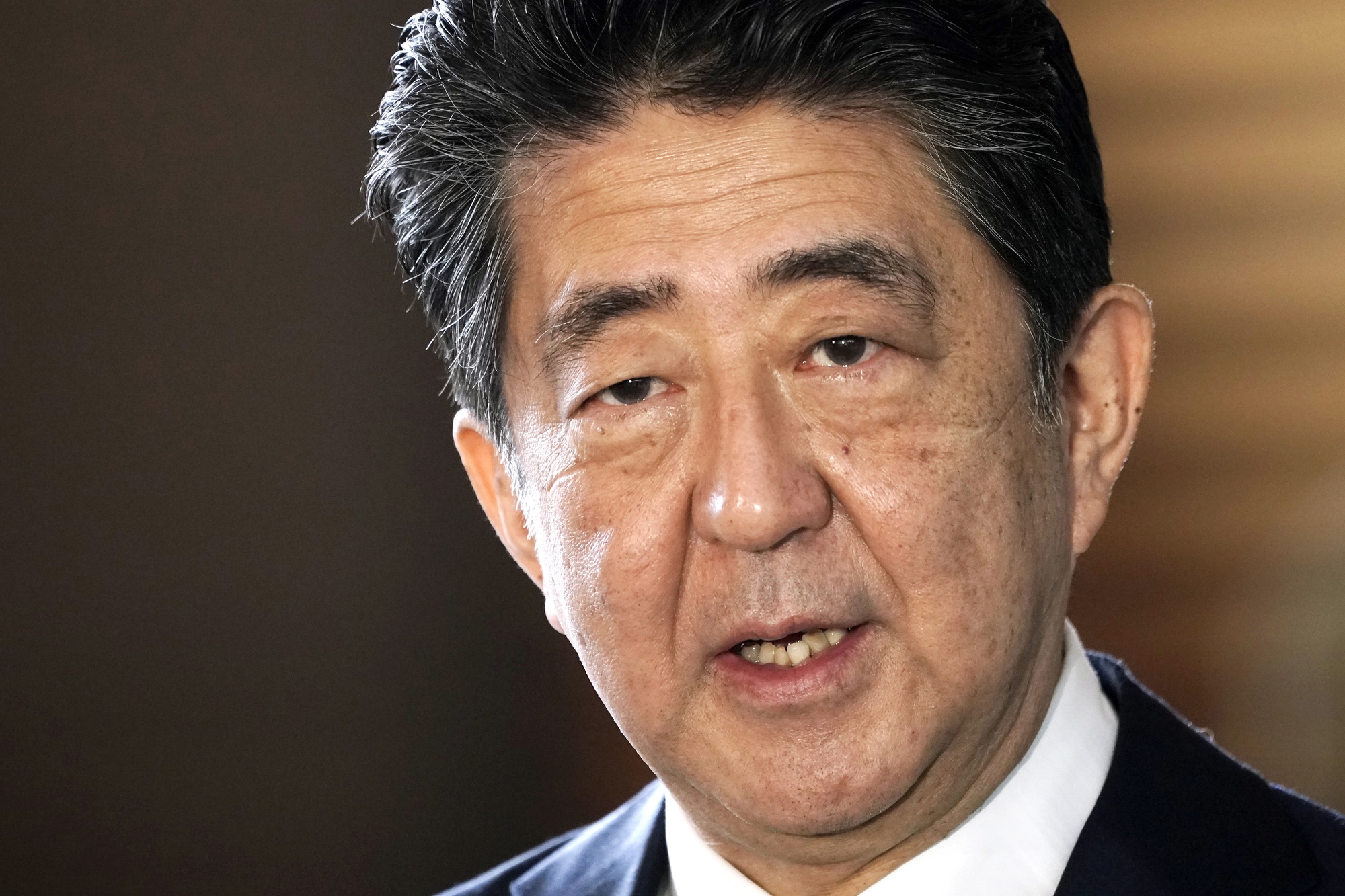 Cựu Thủ tướng Nhật Bản Shinzo Abe đã qua đời sau khi bị bắn - Ảnh 1.