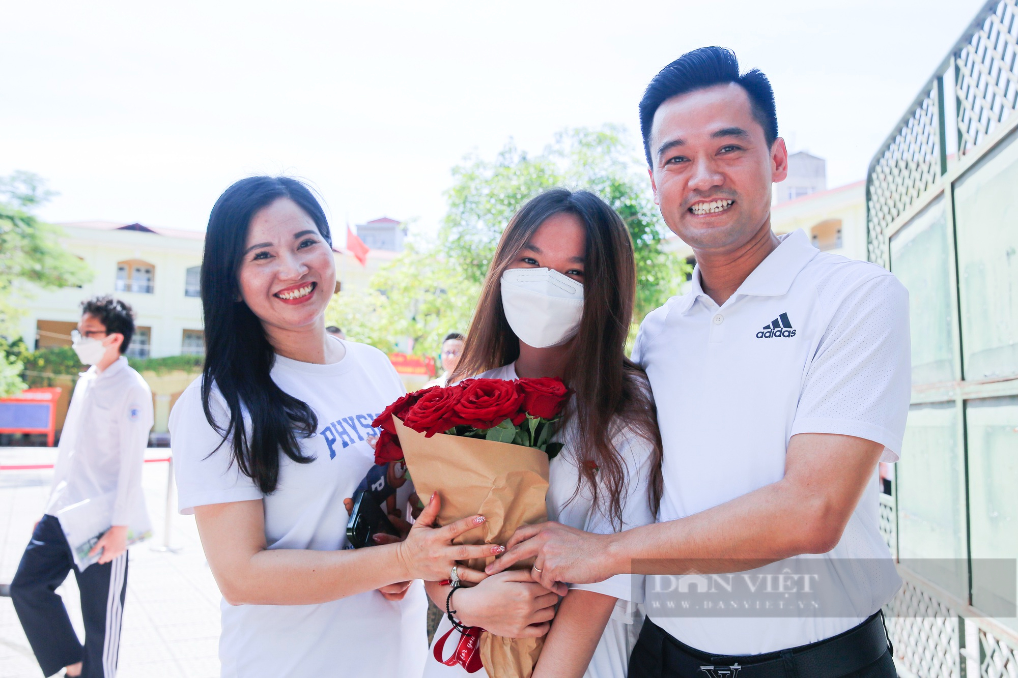 Công bố điểm thi vào lớp 10 năm 2022 ở Hà Nội: Phòng GDĐT và phụ huynh đã có lịch nhận phiếu điểm - Ảnh 1.