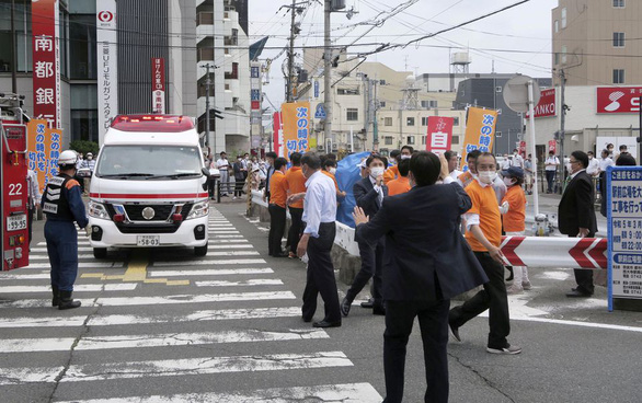Thông tin mới nhất về sức khỏe của cựu Thủ tướng Nhật Bản Shinzo Abe bị bắn ở ngực - Ảnh 3.