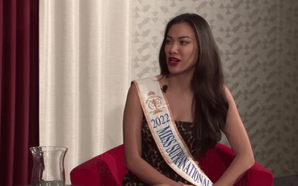 Người đẹp thi Hoa hậu nói tiếng Anh gây tranh cãi, trả lời ngô nghê: Có đáng bị chỉ trích?
