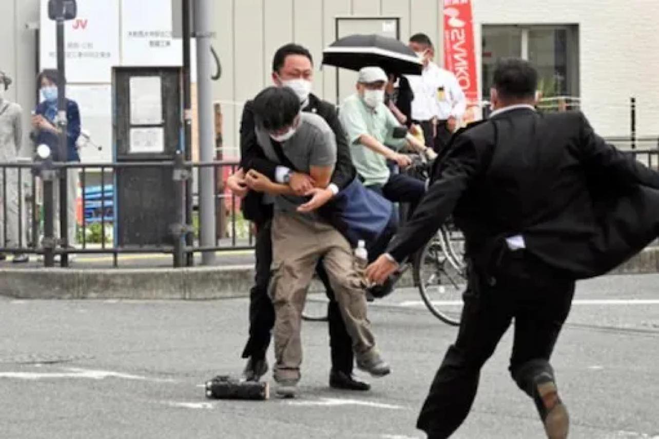 Tiết lộ danh tính nghi can bắn cựu Thủ tướng Nhật Bản Shinzo Aze  - Ảnh 3.