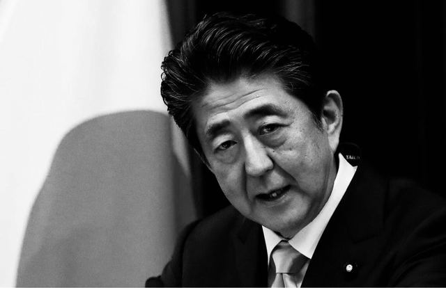 Đại sứ quán Nhật Bản tại Hà Nội mở sổ tang tưởng niệm cựu Thủ tướng Abe Shinzo - Ảnh 1.