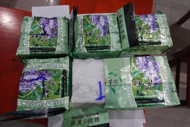 Bình Thuận: Bắt giữ 3 đối tượng dùng xe ô tô vận chuyển 5 ký ma túy từ TP.HCM về tiêu thụ   - Ảnh 3.