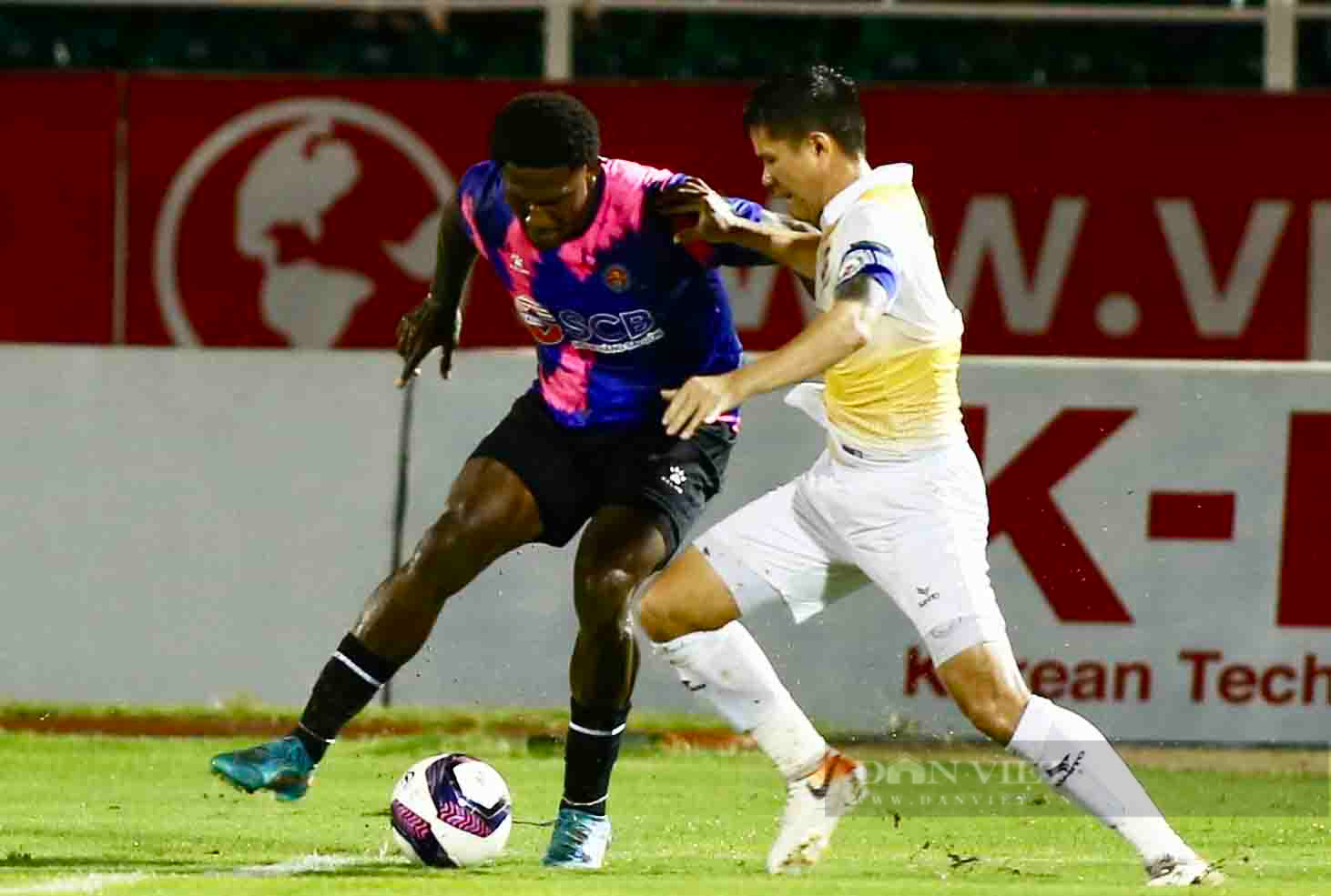 Dứt điểm vô duyên, Sài Gòn FC bỏ lỡ chiến thắng đầu tay - Ảnh 13.