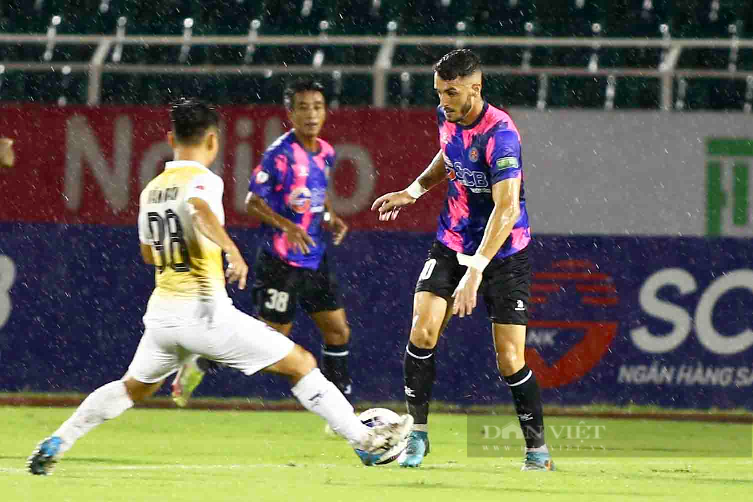 Dứt điểm vô duyên, Sài Gòn FC bỏ lỡ chiến thắng đầu tay - Ảnh 15.