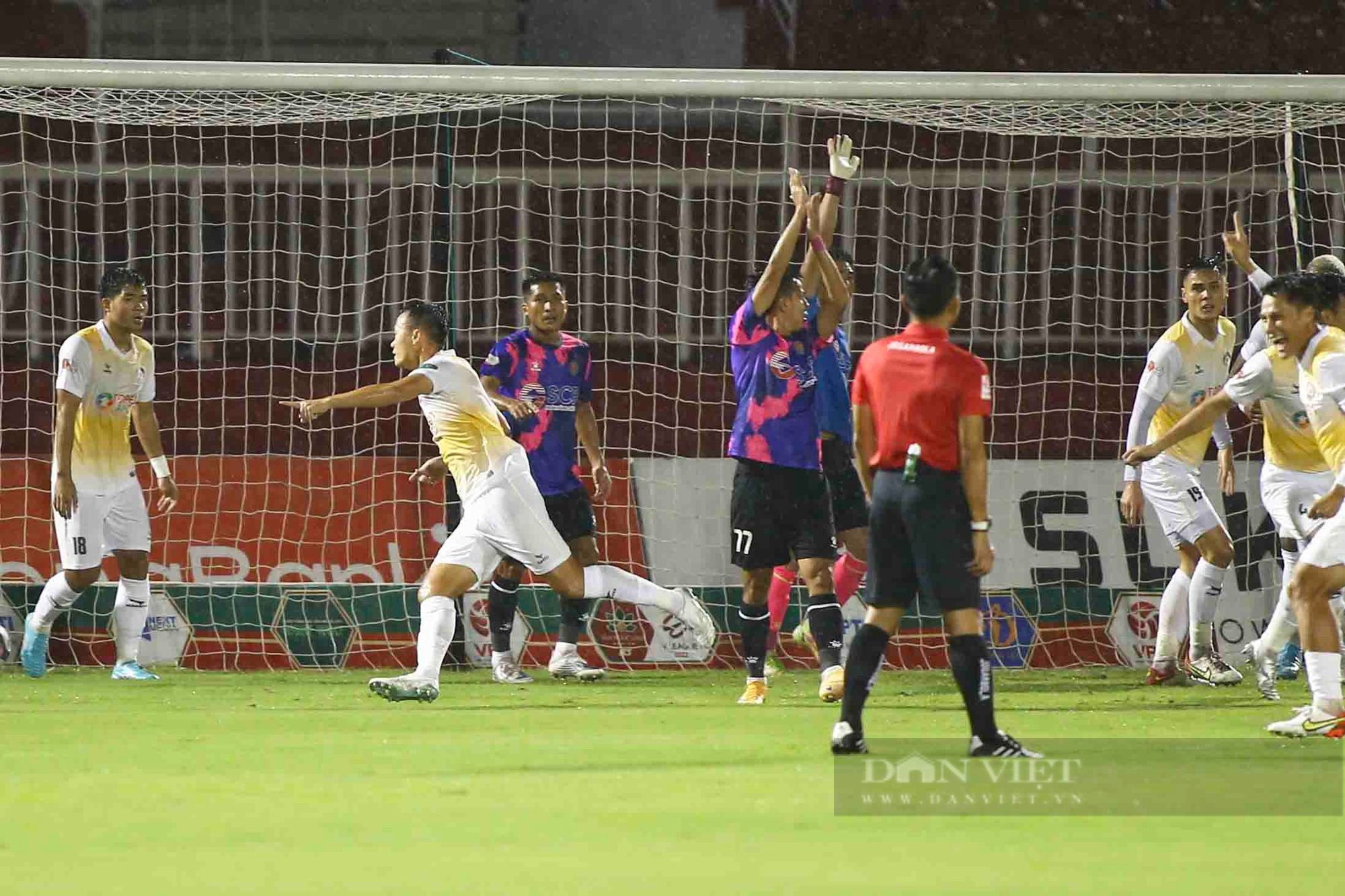 Dứt điểm vô duyên, Sài Gòn FC bỏ lỡ chiến thắng đầu tay - Ảnh 3.