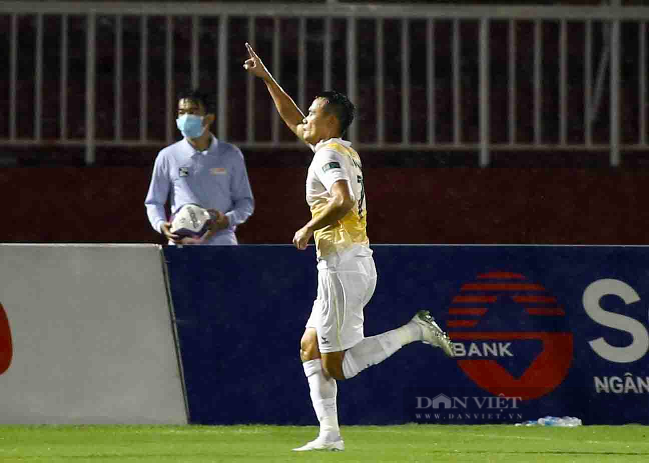 Dứt điểm vô duyên, Sài Gòn FC bỏ lỡ chiến thắng đầu tay - Ảnh 4.