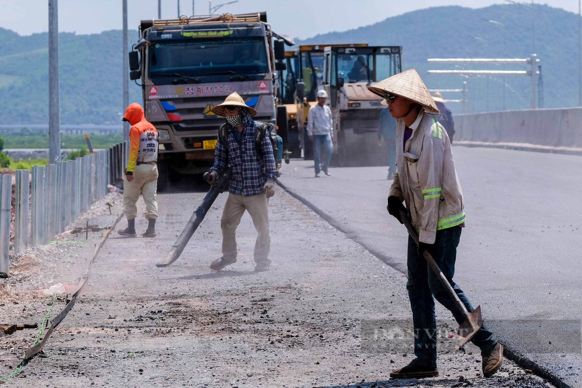 Toàn cảnh cao tốc 11.000 tỷ Vân Đồn - Móng Cái trước ngày cán đích - Ảnh 10.