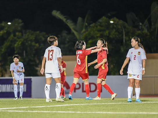Huỳnh Như vào sân giữa hiệp 1, ĐT nữ Việt Nam khiến Lào tâm phục khẩu phục! - Ảnh 2.