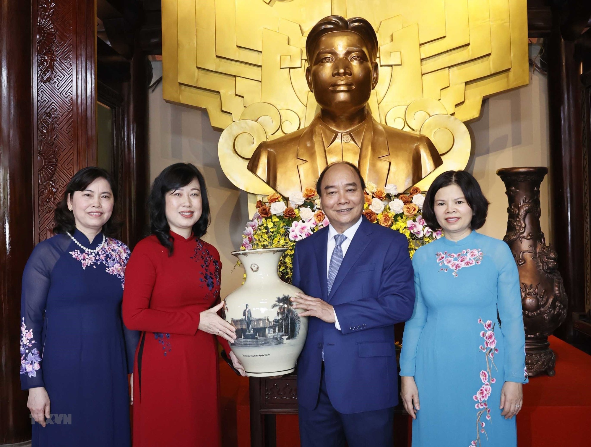 Chủ tịch nước dự lễ kỷ niệm 110 năm ngày sinh Tổng Bí thư Nguyễn Văn Cừ - Ảnh 4.
