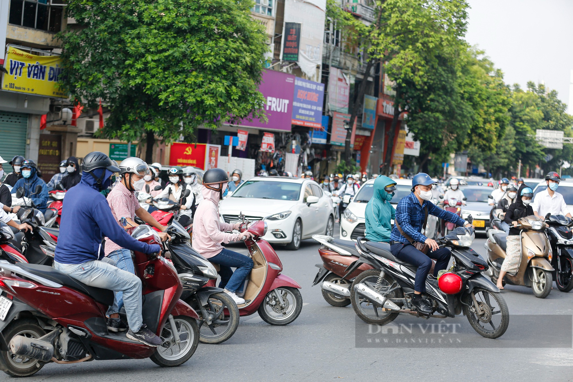 Cận cảnh đường 10 làn xe sắp được Hà Nội phân làn cứng tách riêng ô tô, xe máy để giảm ùn tắc - Ảnh 9.