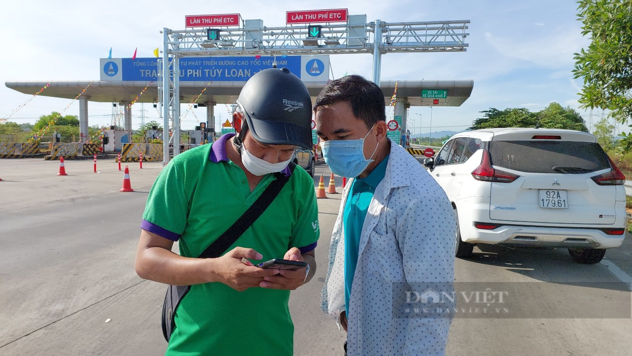 Nhiều tài xế bức xúc quay xe trong ngày đầu thu phí không dừng trên cao tốc Đà Nẵng - Quảng Ngãi - Ảnh 6.