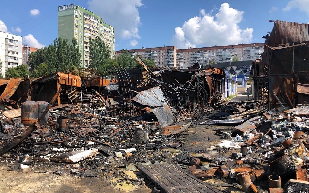 Chiến sự Nga-Ukraine: Bị tấn công dữ dội, Kharkov tan hoang nhưng cuộc sống vẫn sôi động - Ảnh 2.