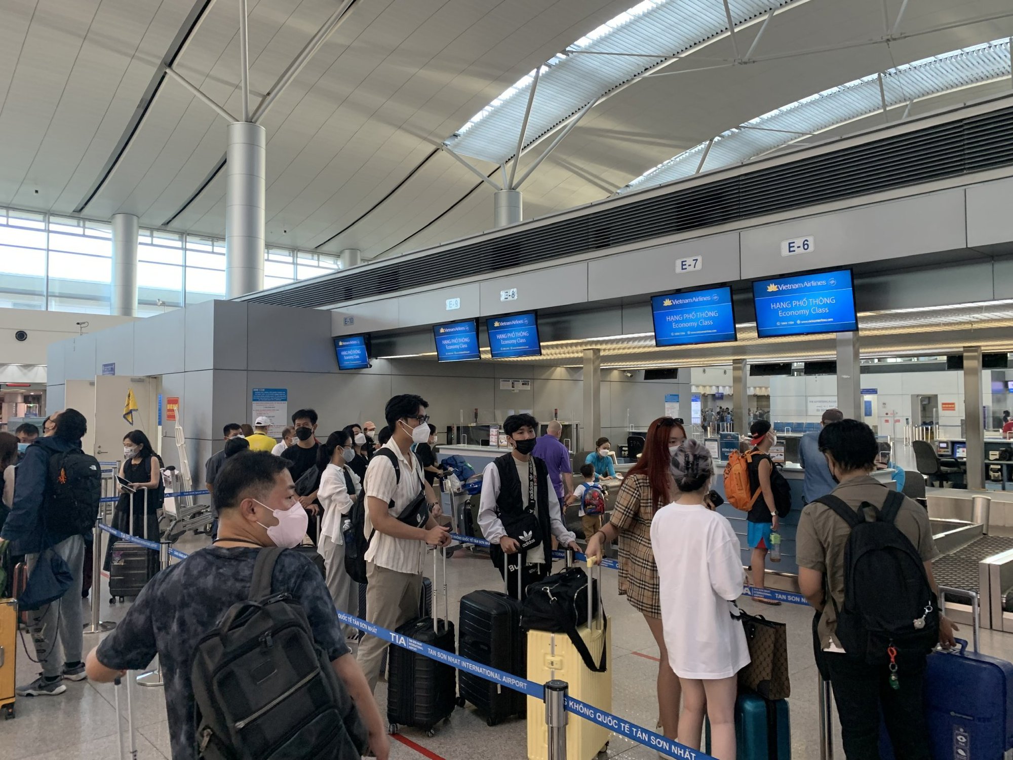Số lượng khách quốc tế đến Việt Nam qua đường hàng không bị từ chối nhập cảnh tăng mạnh- Ảnh 1.