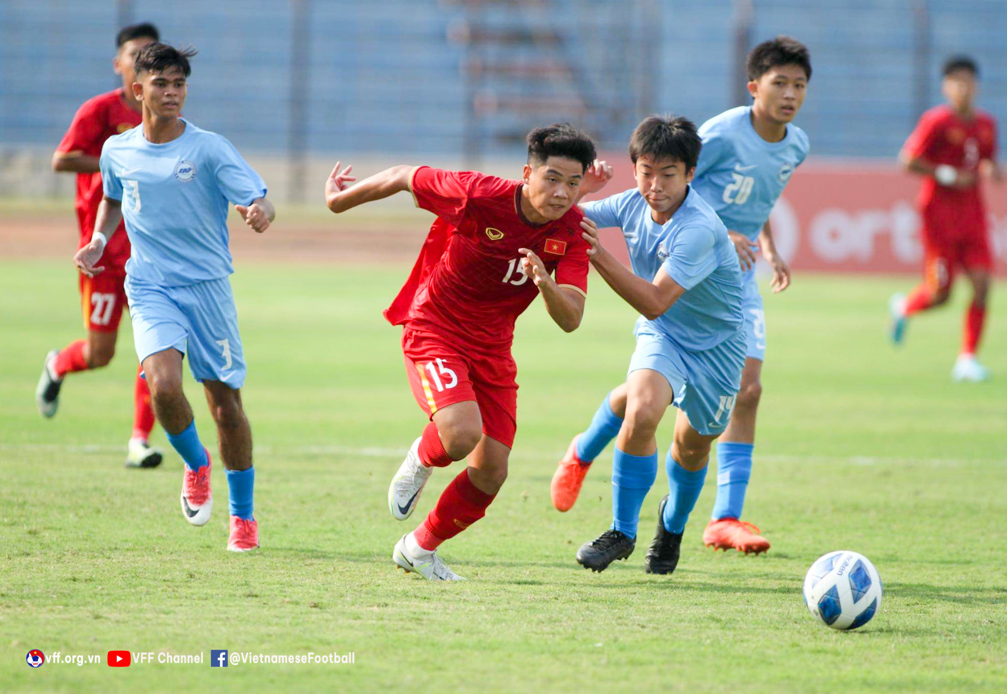 HLV Nguyễn Quốc Tuấn (U16 Việt Nam) quan tâm đặc biệt 1 cầu thủ U16 Philippines - Ảnh 1.