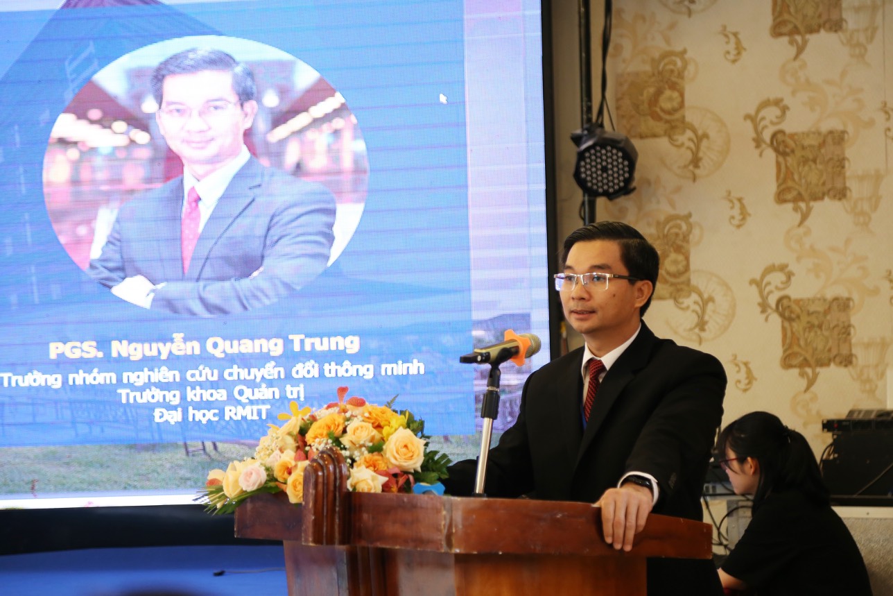 Phó Giáo sư Nguyễn Quang Trung - Trưởng khoa Quản trị, Đại học RMIT diễn giả tại Hội nghị