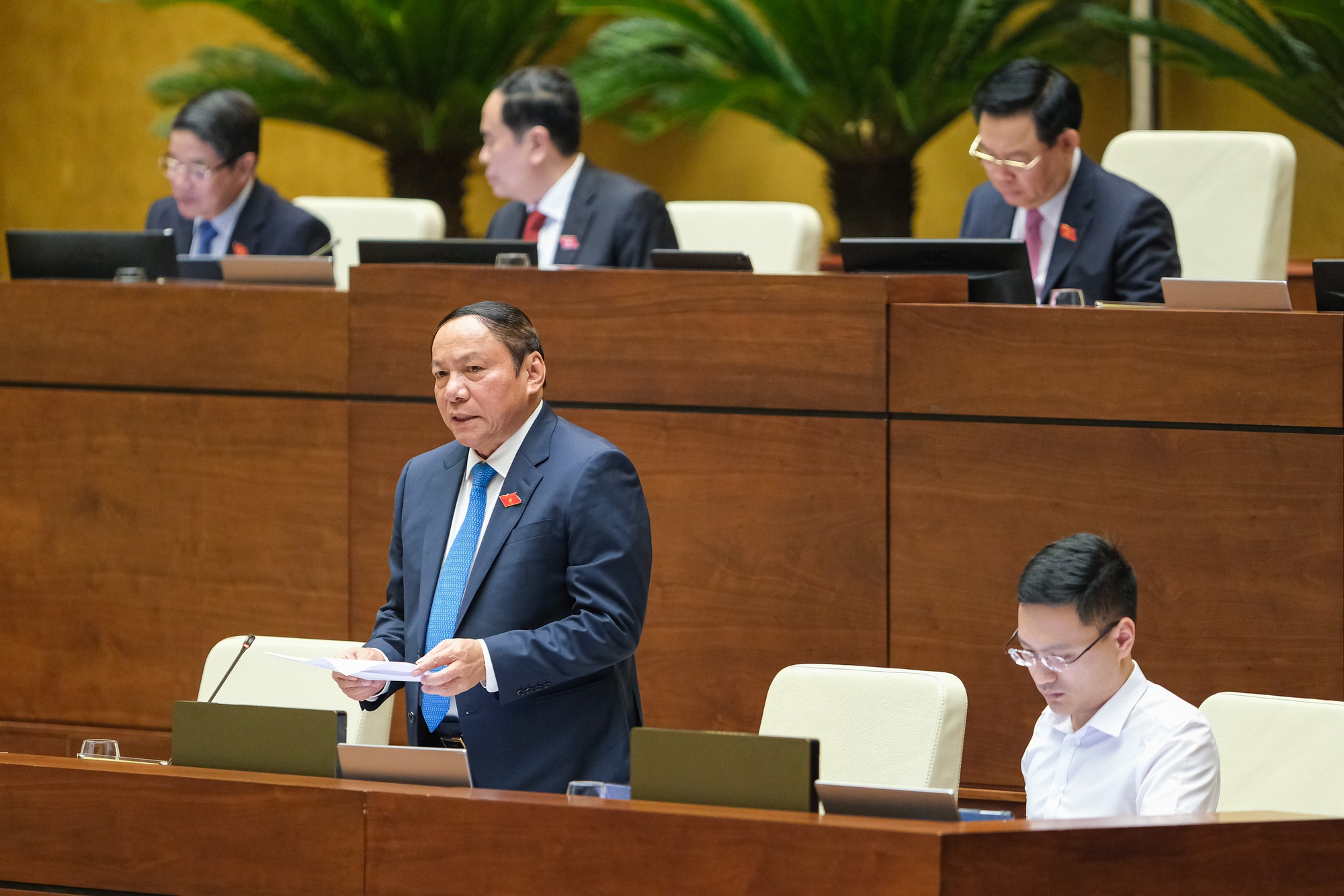 Bộ trưởng Nguyễn Văn Hùng phê phán trò chơi team building phản cảm và sẽ kiểm tra, xử lý nghiêm - Ảnh 1.