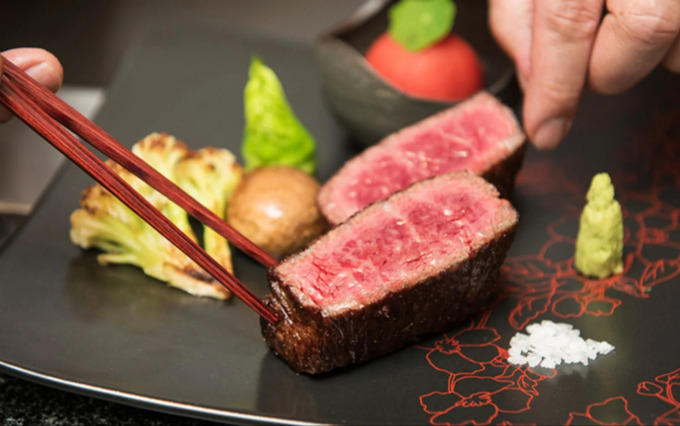 Thịt bò Okinawa được đầu bếp Junichi Yoshida lựa chọn cho nhà hàng Koki