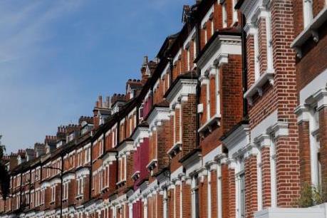 Giá nhà ở Anh giảm lần đầu tiên kể từ tháng 6/2021 - Ảnh 1.