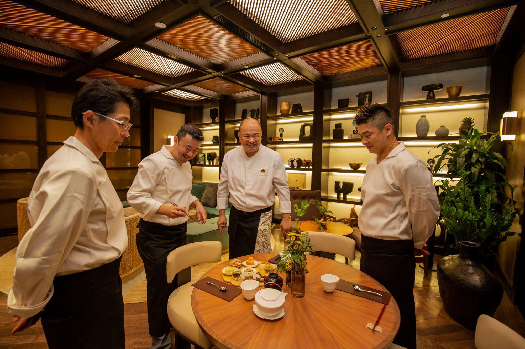 Tại nhà hàng Koki- Capella Hanoi, đầu bếp hạng sao Michelin Junichi Yoshida đã chọn một loại thịt bò còn đẳng cấp hơn cả Kobe - Ảnh 8.