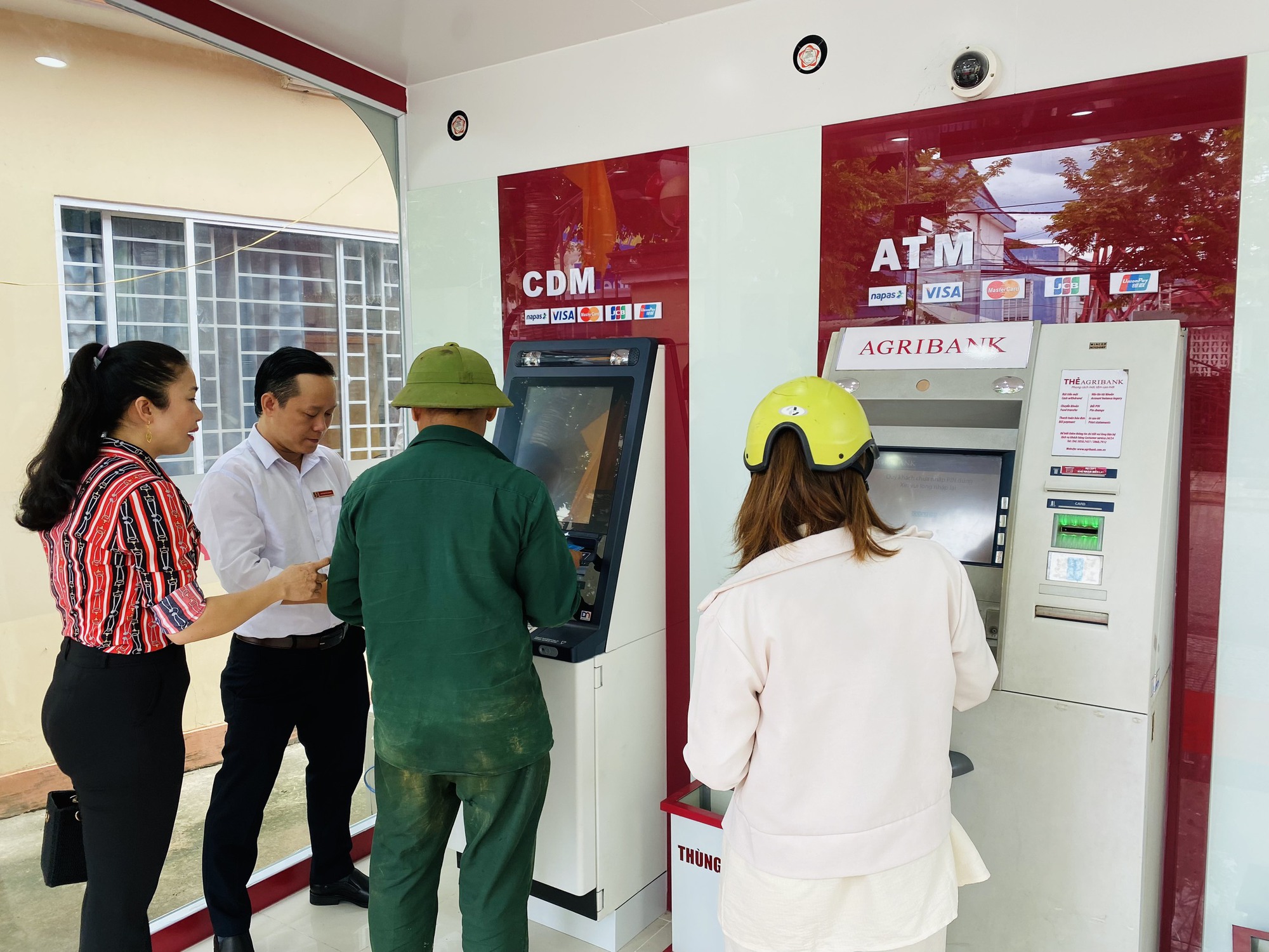 Quảng Nam: Agribank khai trương máy giao dịch tự động AutoBank CDM tại huyện Tiên Phước - Ảnh 4.