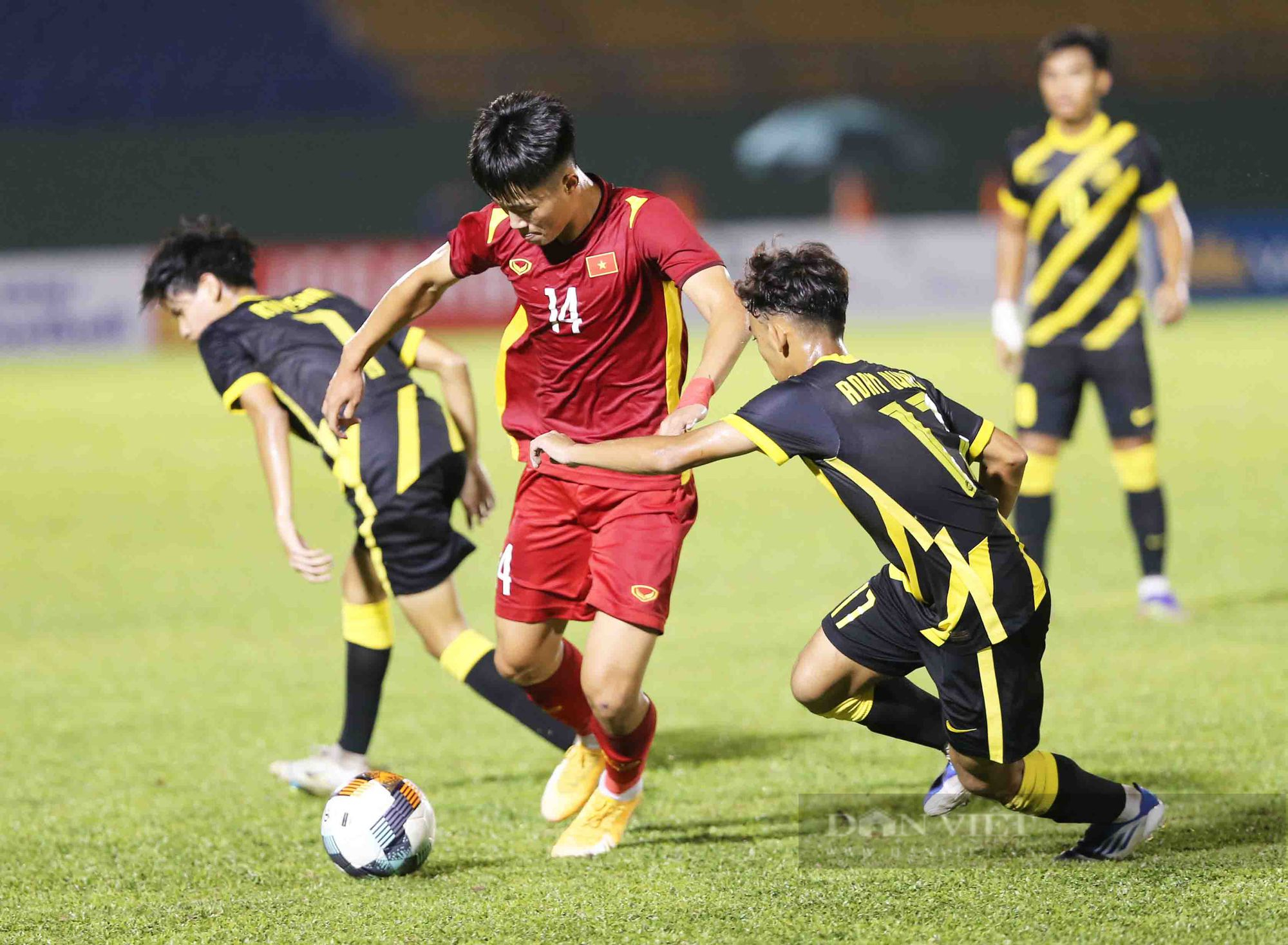 U19 Việt Nam quyết đấu U19 Malaysia, nỗi lo nơi trung tuyến - Ảnh 2.