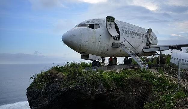 Hình ảnh chiếc máy bay Boeing 737 bí ẩn bị bỏ hoang ở Bali - Ảnh 9.
