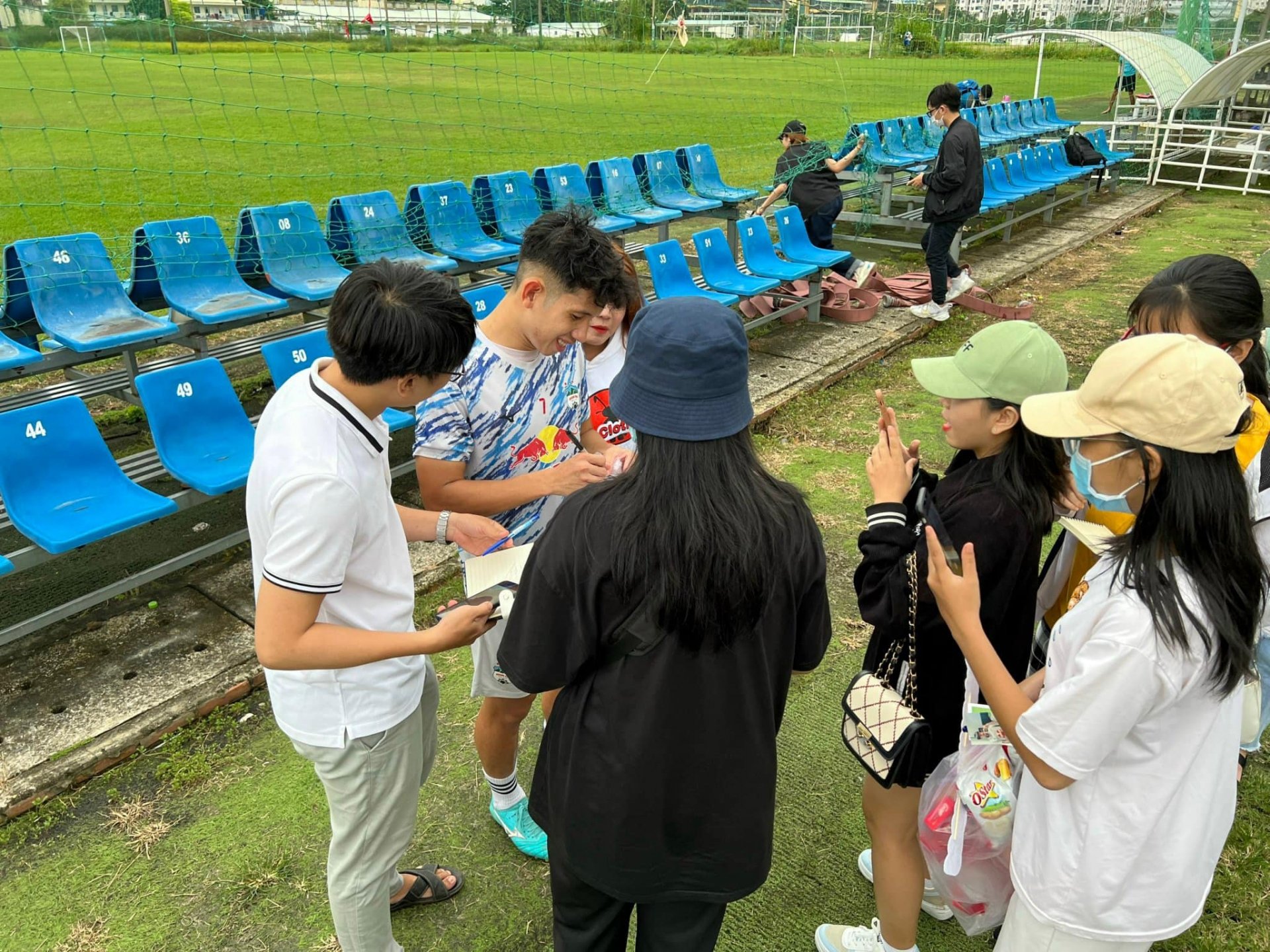 HAGL báo tin cực vui tới NHM trước 'siêu đại chiến' Hà Nội FC - Ảnh 1.