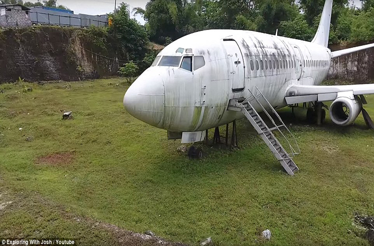 Hình ảnh chiếc máy bay Boeing 737 bí ẩn bị bỏ hoang ở Bali - Ảnh 3.