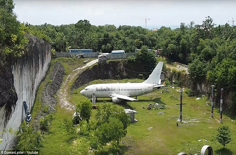 Hình ảnh chiếc máy bay Boeing 737 bí ẩn bị bỏ hoang ở Bali - Ảnh 5.