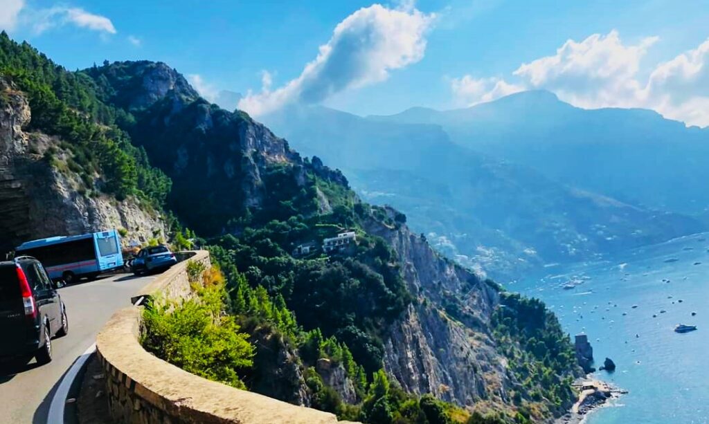 Cưỡi vespa trở về Sorrento - Ảnh 2.