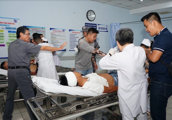 Bảo vệ y bác sĩ bị hành hung: Các bệnh viện khẩn trương kết nối với công an - Ảnh 1.