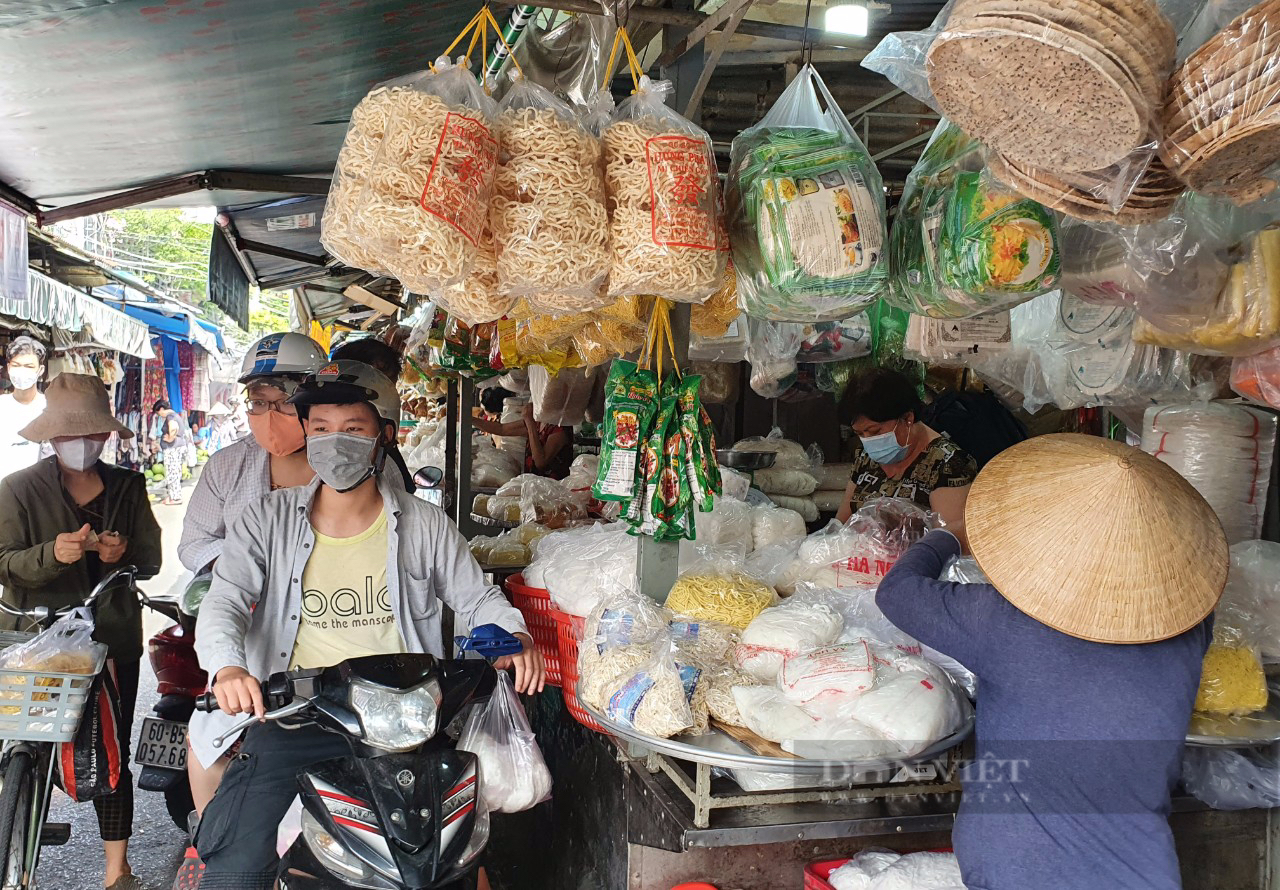 Người kinh doanh thực phẩm chay, trái cây, hoa quả hốt bạc Rằm tháng Bảy - Ảnh 1.