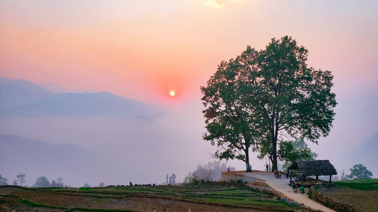 Du lịch nông thôn: Không nhà hàng, khách sạn sang trọng, đường toàn đá lởm chởm, sao Y Tý vẫn hấp dẫn? (Bài 3) - Ảnh 1.