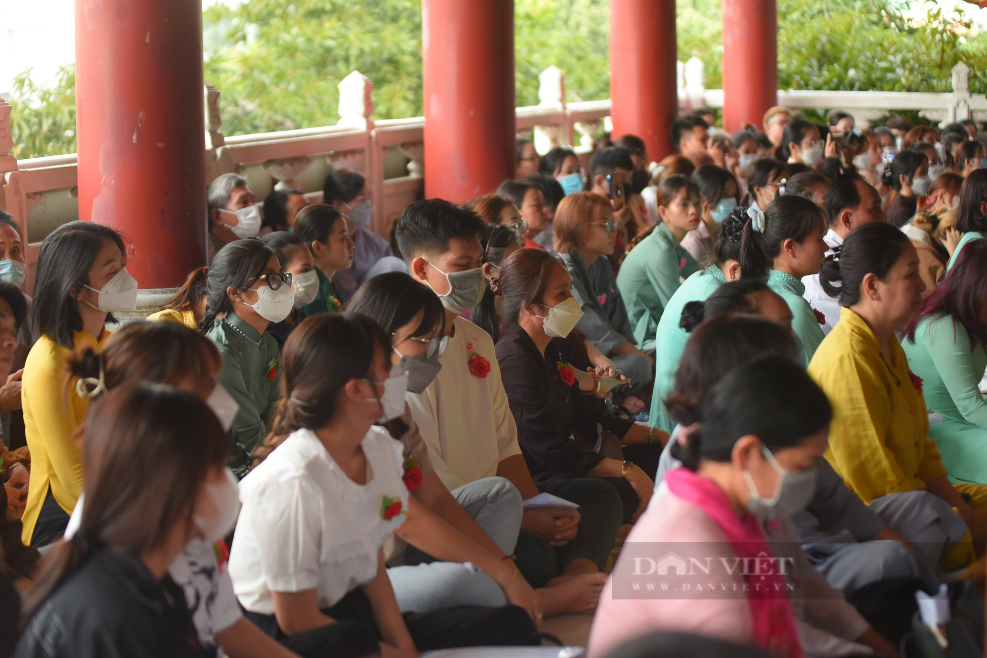 Bông hồng cài áo ngày Vu Lan - Ảnh 1.