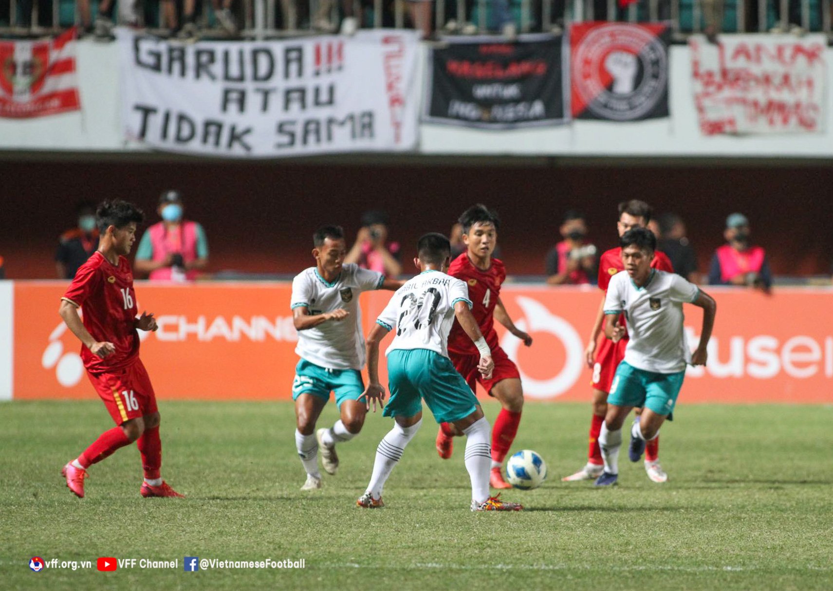U16 Việt Nam vs U16 Indonesia - Ảnh 3.