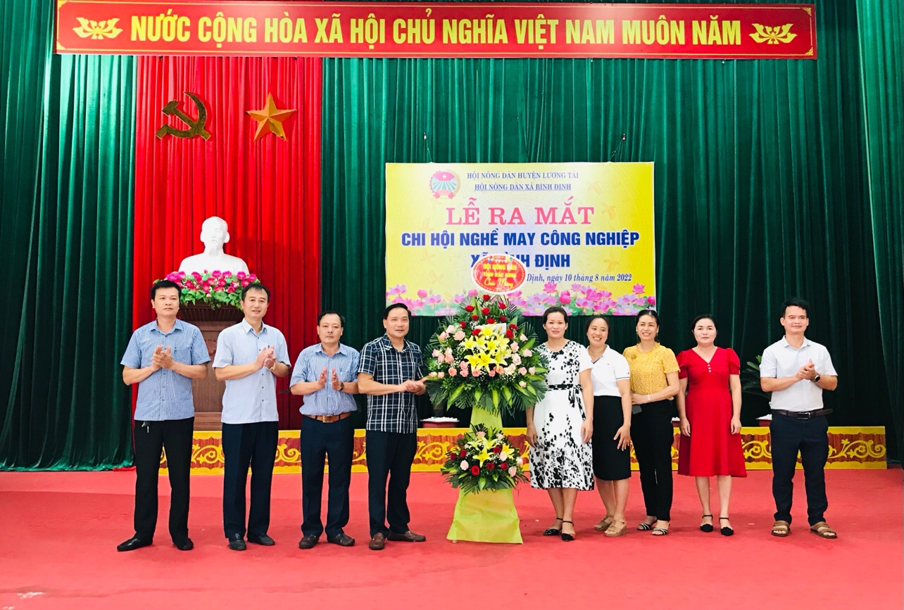 Bắc Ninh: Hội Nông dân huyện Lương Tài ra mắt chi Hội nghề may công nghiệp xã Bình Định - Ảnh 1.