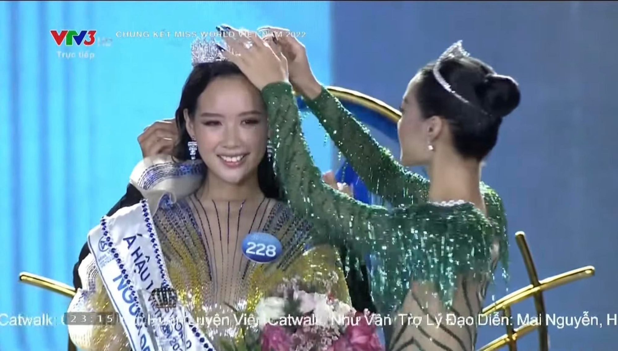 Loạt sự cố đáng tiếc trong đêm chung kết Miss World Vietnam 2022 - Ảnh 9.