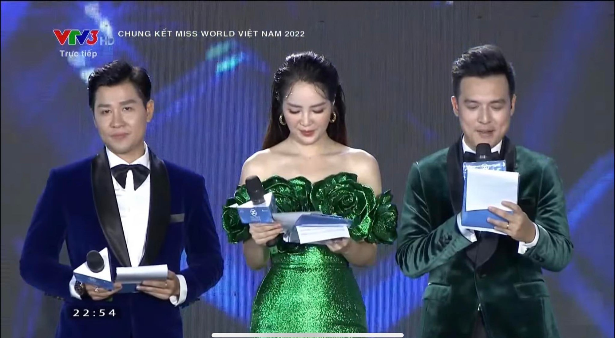 Loạt sự cố đáng tiếc trong đêm chung kết Miss World Vietnam 2022 - Ảnh 3.