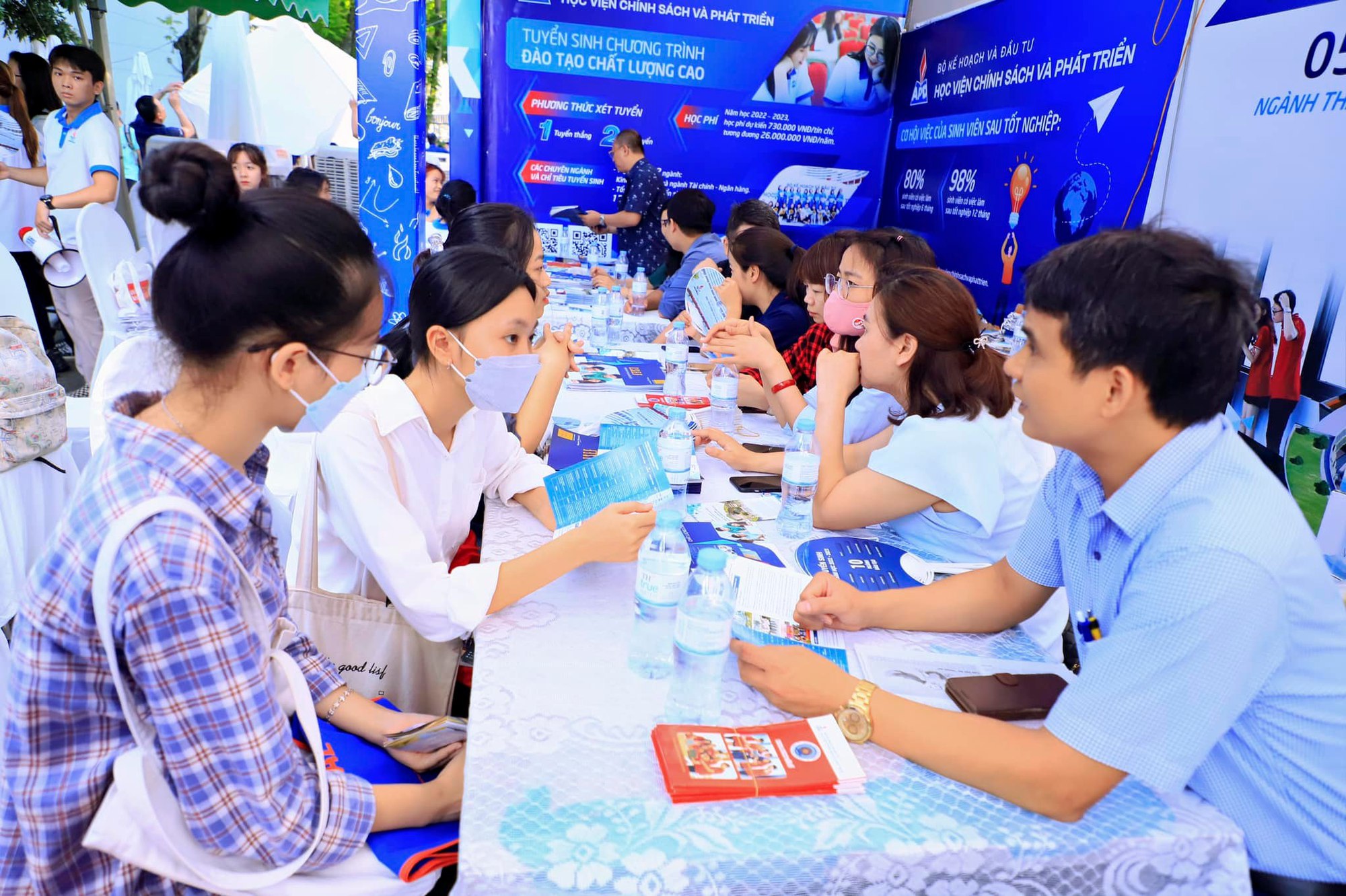 Tân sinh viên ưu tiên lựa chọn ngành học có mức độ bao phủ rộng đáp ứng nhu cầu công việc trong tương lai - Ảnh 1.