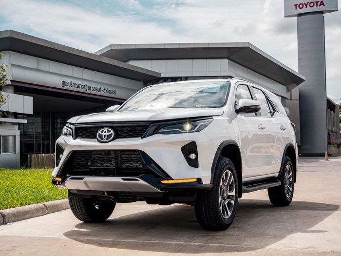 Cận cảnh Toyota Fortuner Leader tại Thái Lan, giá từ 905 triệu đồng - Ảnh 1.