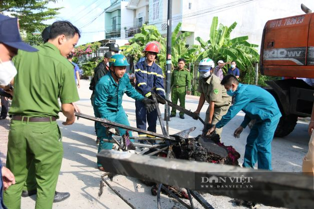 Toàn cảnh lực lượng chức năng tìm kiếm các nạn nhân trong vụ cháy ngôi nhà 2 tầng ở Ninh Thuận - Ảnh 5.