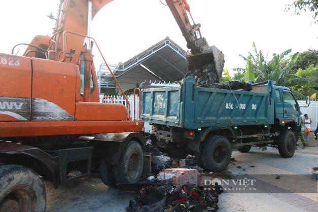 Toàn cảnh lực lượng chức năng tìm kiếm các nạn nhân trong vụ cháy ngôi nhà 2 tầng ở Ninh Thuận - Ảnh 6.