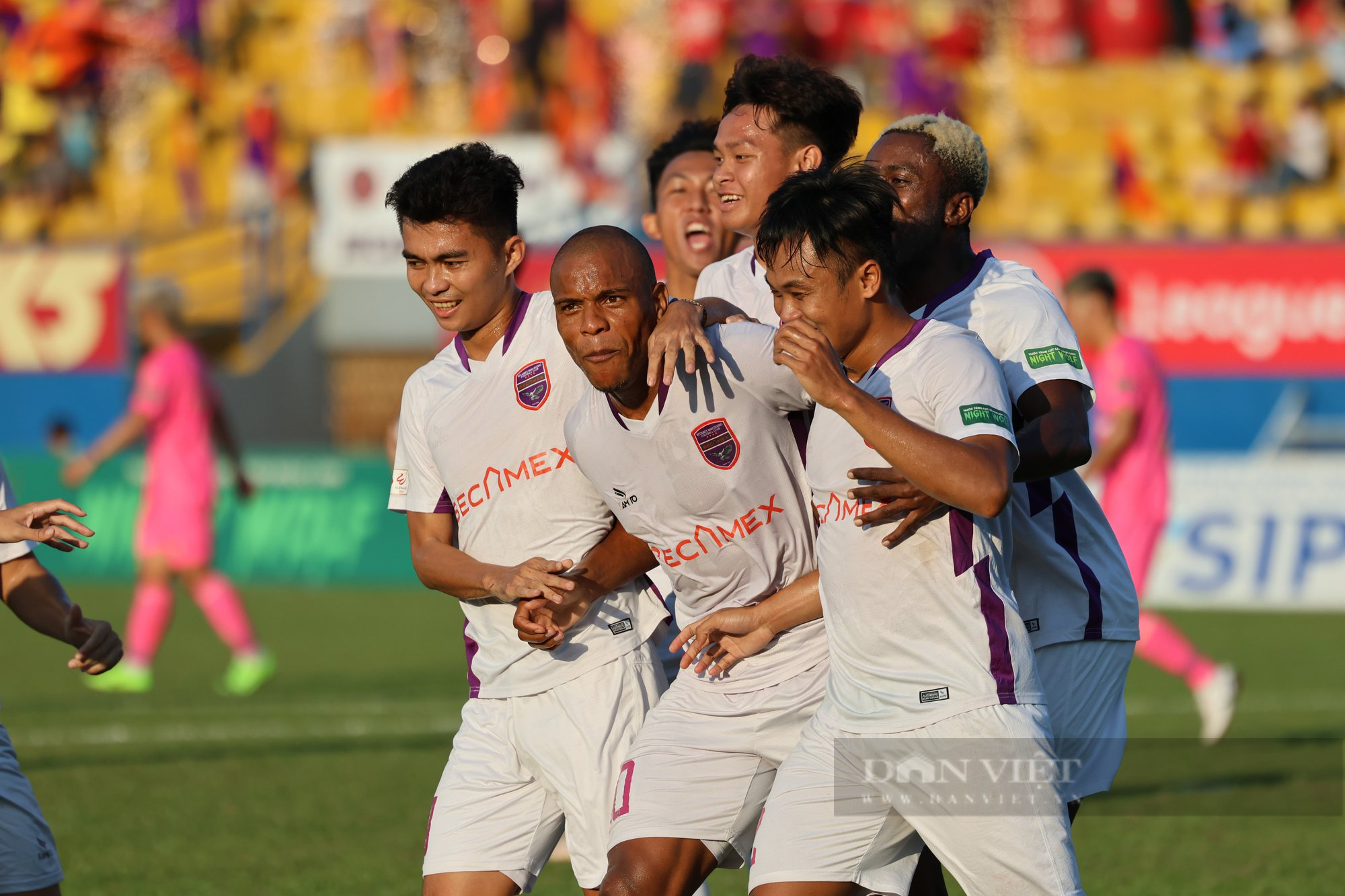 Thua trên đất Thủ, Sài Gòn FC chìm sâu trong khủng hoảng - Ảnh 1.