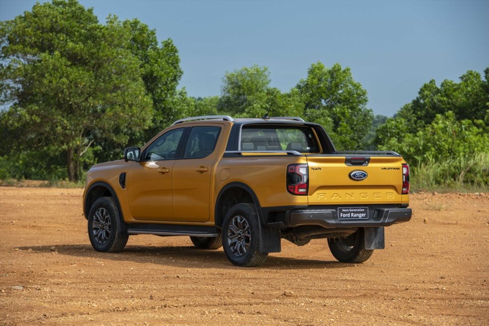 Cuộc đua xe bán tải: Ford Ranger hay Nissan Navara đáng mua hơn? - Ảnh 2.