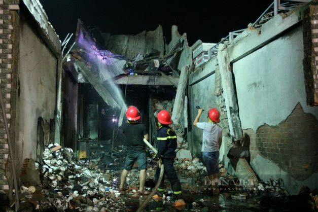 Lãnh đạo TP Phan Rang-Tháp Chàm thăm và chia sẻ với gia đình nạn nhân vụ ngồi nhà bị cháy rụi ở Ninh Thuận - Ảnh 1.