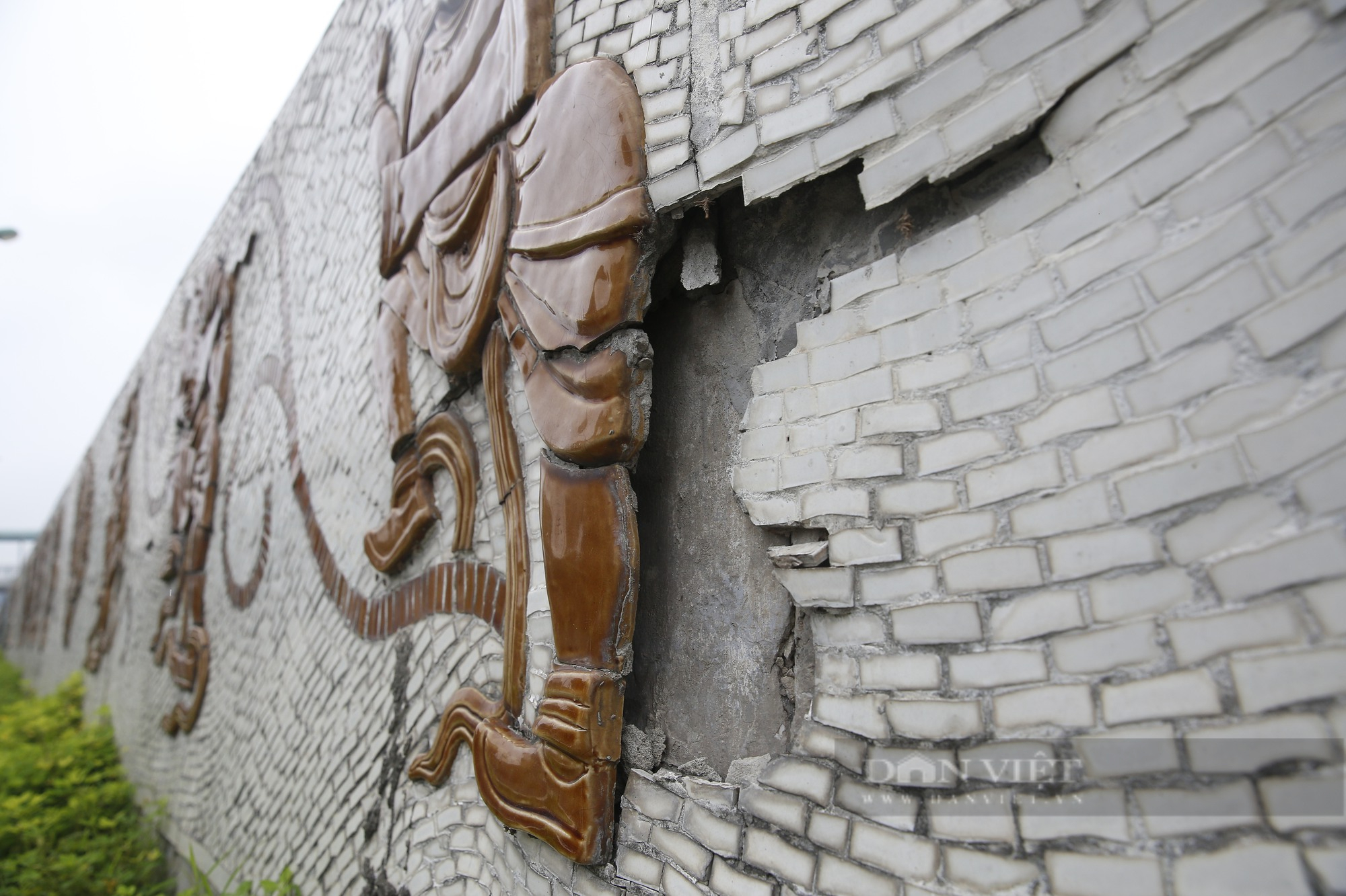 Nhiều không gian văn hóa nghệ thuật tại Hà Nội bị bôi bẩn, xuống cấp nghiêm trọng - Ảnh 12.