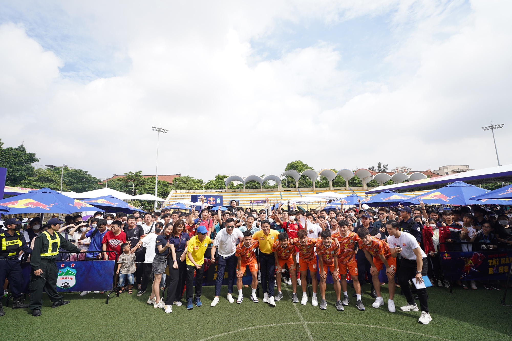 6.000 thí sinh miền Bắc tham gia tuyển chọn tài năng bóng đá của CLB Hoàng Anh Gia Lai - Ảnh 1.