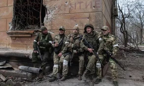 Ukraine tuyên bố Nga rút lui khỏi sông Dnipro, 20.000 quân bị mắc kẹt  - Ảnh 1.